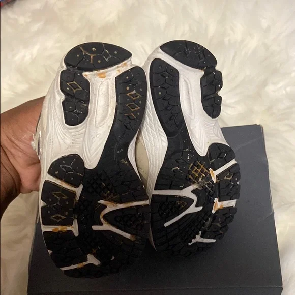 Toddler’s New Balance Sneakers - Picture 4 of 5